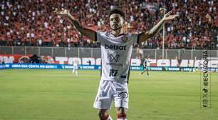 Matheusinho retorna com gol em goleada do Vitória